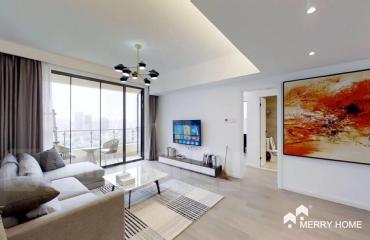 3 brm apt with big balcony in Jing'an, Line 2/12/13